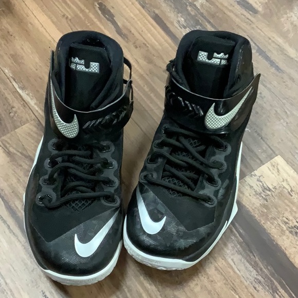 Nike Zoom Lebron Soldier VIII